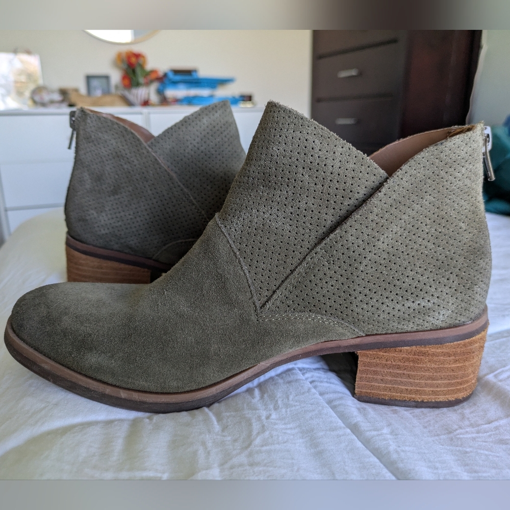 Korks Olive Suede Ankle Boots